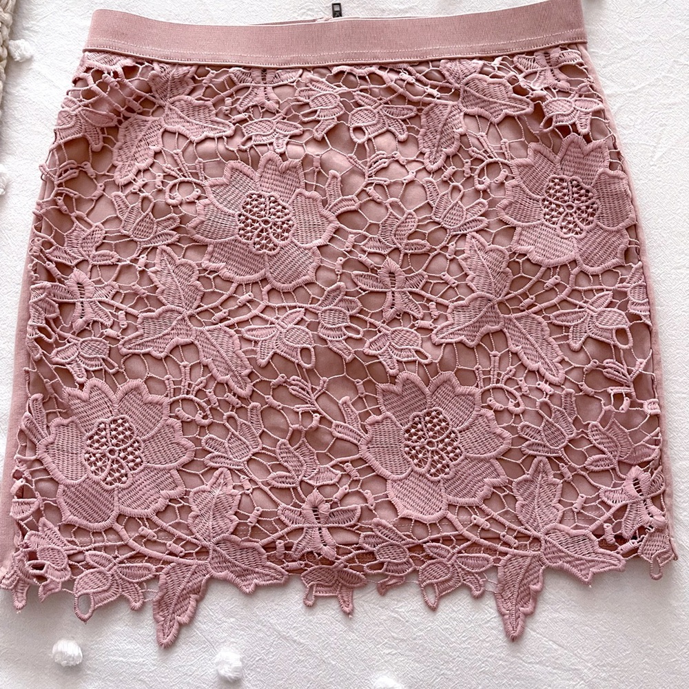 Lace mini skirt